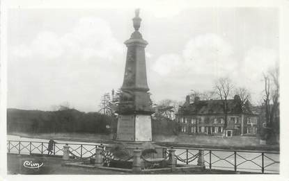 CPSM FRANCE 08 "Vireux Molhain, monument aux morts et château de Vireux Wallerand"