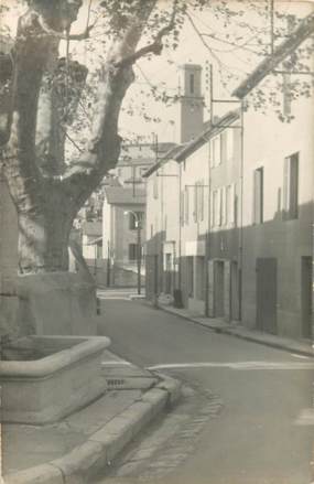 / CPSM FRANCE 13 "Fuveau, l'église vue de la rue d'Aix"