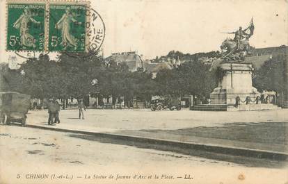 CPA FRANCE 37 "Chinon, la statue de Jeanne d'Arc et la place"