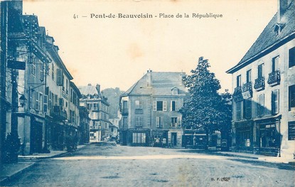 / CPA FRANCE 38 "Pont de Beauvoisin, Place de la République"