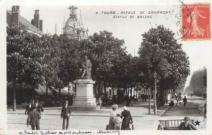 CPA FRANCE 37 "Tours, avenue de Grammont, statue de Balzac"