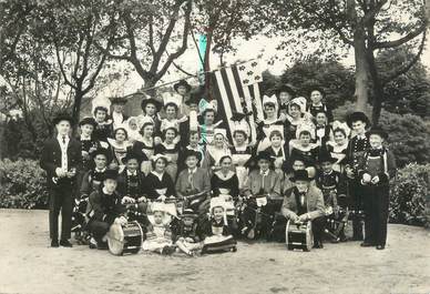 CPSM FRANCE 37 "Tours, Bugale Breiz" / GROUPE FOLKLORIQUE