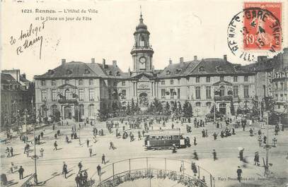 CPA FRANCE 35 "Rennes, l'hôtel de ville et la place un jour de fête"