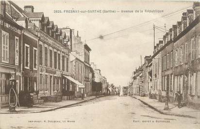 CPA FRANCE 72 "Fresnay sur Sarthe, avenue de la république" / POMPE A ESSENCE
