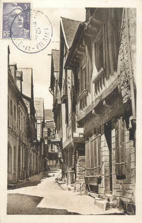 CPA FRANCE 35 "Vitré, rue Beaudrairie, maison du XVème siècle"