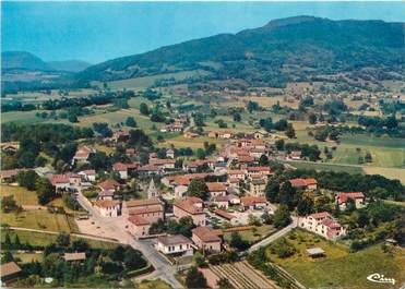 CPSM FRANCE 38 "Saint Blaise du Buis, vue générale aérienne, place de la mairie"