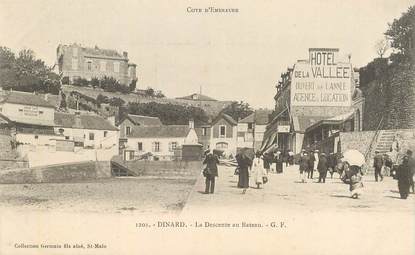 CPA FRANCE 35 "Dinard,  la descente au bateau, Hotel de la vallée"