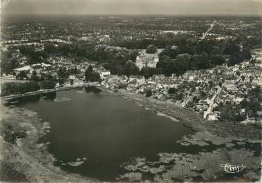 CPSM FRANCE 35 "Combourg, l'étang, le château, la ville, vue aérienne"