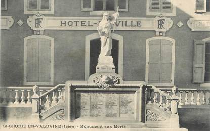 CPA FRANCE 38 "Saint Geoire en Valdaine, monument aux morts"