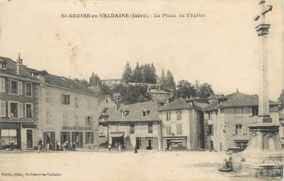 CPA FRANCE 38 "Saint Geoire en Valdaine, la place de l'église"