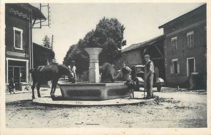 CPA FRANCE 38 "Artas, la place et la fontaine"