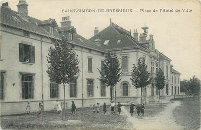 CPA FRANCE 38 "Saint Simeon de Bréssieux, place de l'hôtel de ville"