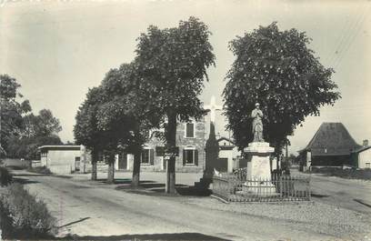 CPSM FRANCE 38 "Eclose, la mairie, école de garçons et monument"