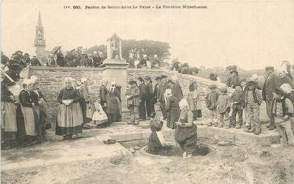 CPA FRANCE 29 "Pardon de Sainte Anne La Palue, la Fontaine miraculeuse"