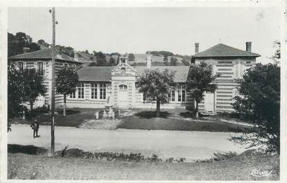 CPSM FRANCE 38 "Villeneuve de Marc, mairie, école de garçons"