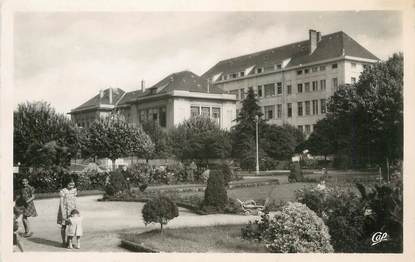 / CPSM FRANCE 19 "Brive, la poste et les jardins"