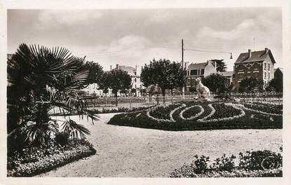 / CPSM FRANCE 19 "Brive, le square Cartier"