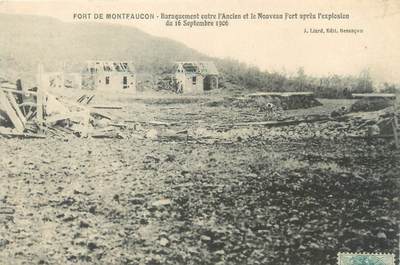 CPA FRANCE 25 "Fort de Montfaucon, baraquement entre l'Ancien et le nouveau fort après l'explosion du 16 septembre 1906"