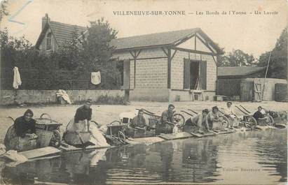 CPA FRANCE 89 "Villeneuve sur Yonnes, lavoir" / LAVEUSES