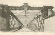 33 Gironde / CPA FRANCE 33 "Cubzac les ponts, intérieur du grand pont des piétons"