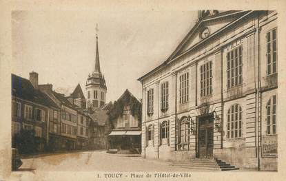 CPA FRANCE 89 "Toucy, place de l'hôtel de ville"