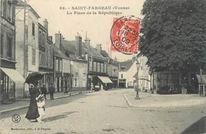 CPA FRANCE 89 "Saint Fargeau, la place de la République"