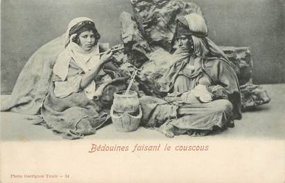 CPA TUNISIE "Bédouines faisant le couscous"
