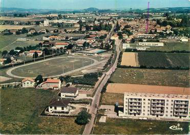 CPSM FRANCE 38 "Heyrieux, Vue générale aérienne" / STADE