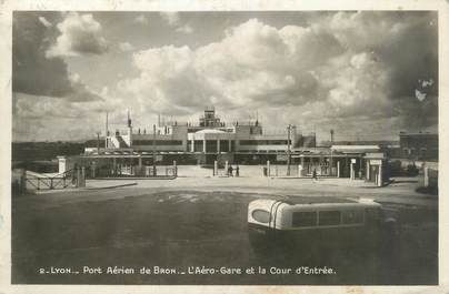 CPSM FRANCE 69 "Lyon, port aérien de Bron, l'aéro Gare et la cour d'entrée"