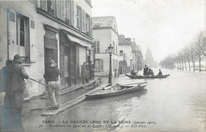 CPA FRANCE 75012 "Paris, sauveteurs au quai de la Rapée" / INONDATION DE1910