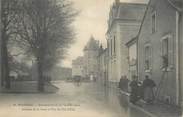 18 Cher CPA FRANCE 18 "Bourges, avenue de la gare et rue du Pré d'Eau" / INONDATION 1910