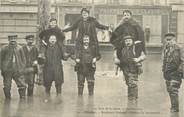 92 Haut De Seine CPA FRANCE 92 "Clichy, boulevard National, groupe de sauveteurs" / INONDATION 1910