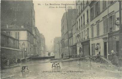 CPA FRANCE 92 "Levallois, la rue Fazilleau" / INONDATION 1910