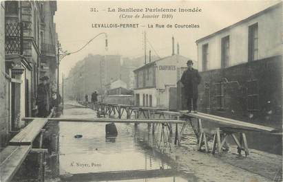 CPA FRANCE 92 "Levallois, la rue de Courcelles" / INONDATION 1910