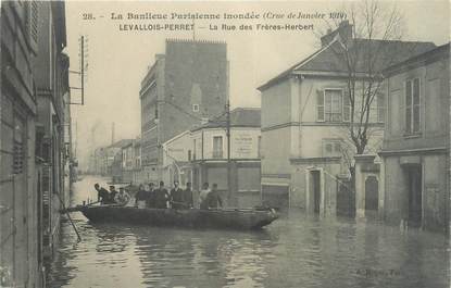 CPA FRANCE 92 "Levallois, la rue des rères Herbert" / INONDATION 1910