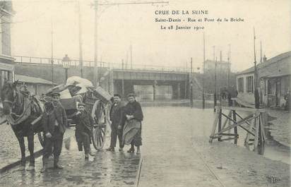 CPA FRANCE 93 "Saint Denis, rue et pont de la Briche" / INONDATION 1910