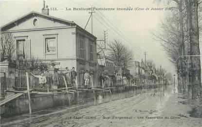 CPA FRANCE 93 "Ile Saint Denis, quai d'Argenteuil, une passerelle du Génie" / INONDATION 1910