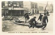 94 Val De Marne CPA FRANCE 94 "Alfortville, le ravitaillement" / INONDATION 1910