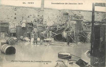 CPA FRANCE 94 "Ivry, après l'explosion de l'usine incendiée" / INONDATION 1910