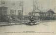 CPA FRANCE 95 "Argenteuil, le facteur effectuant sa dangereuse distribution" / INONDATION 1910