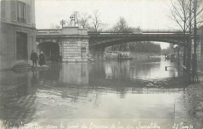 CARTE PHOTO FRANCE 75007 "Paris, porte de Versailles sous le pont du chemin de fer" / INONDATION 1910