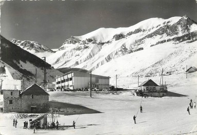 / CPSM FRANCE 06 "Auron, hôtel du Collet et école des Neiges" / SKI