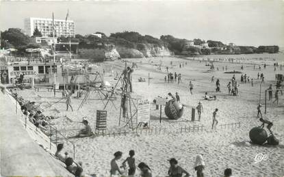 / CPSM FRANCE 17 "Saint Georges de Didonne, la plage de Vallières et le club James Mathe"