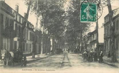 / CPA FRANCE 17 "Saintes, l'avenue Gambetta"