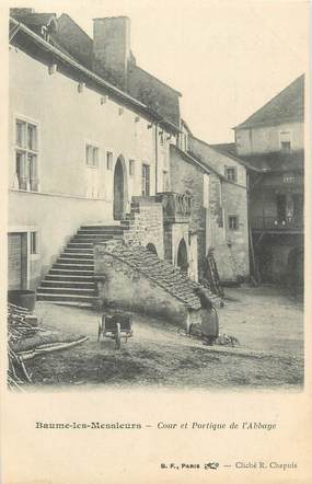 CPA FRANCE 39 "Baume les Messieurs, cour et portique de l'abbaye" / Ed. R. CHAPUIS