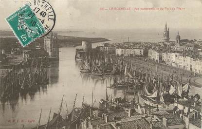 CPA FRANCE 17 "La Rochelle, vue panoramique du port de pêche"