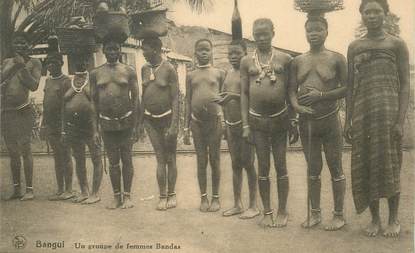 CPA REPUBLIQUE CENTRAFRICAINE " BANGUI, un groupe de femmes" Bandas"