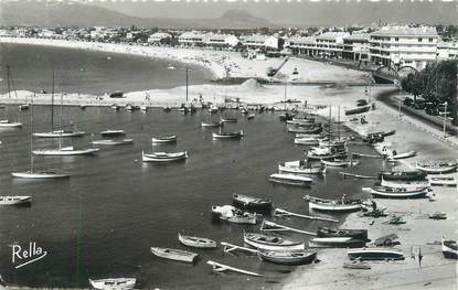 CPSM FRANCE 83 "Fréjus plage vu de Saint Raphaël"