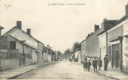 CPA FRANCE 18  "Levet, route de Bourges"
