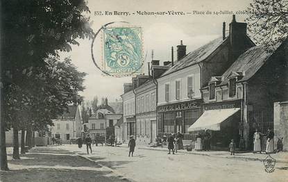 CPA FRANCE 18  "Mehun sur Yèvre, la place du 14 juillet"